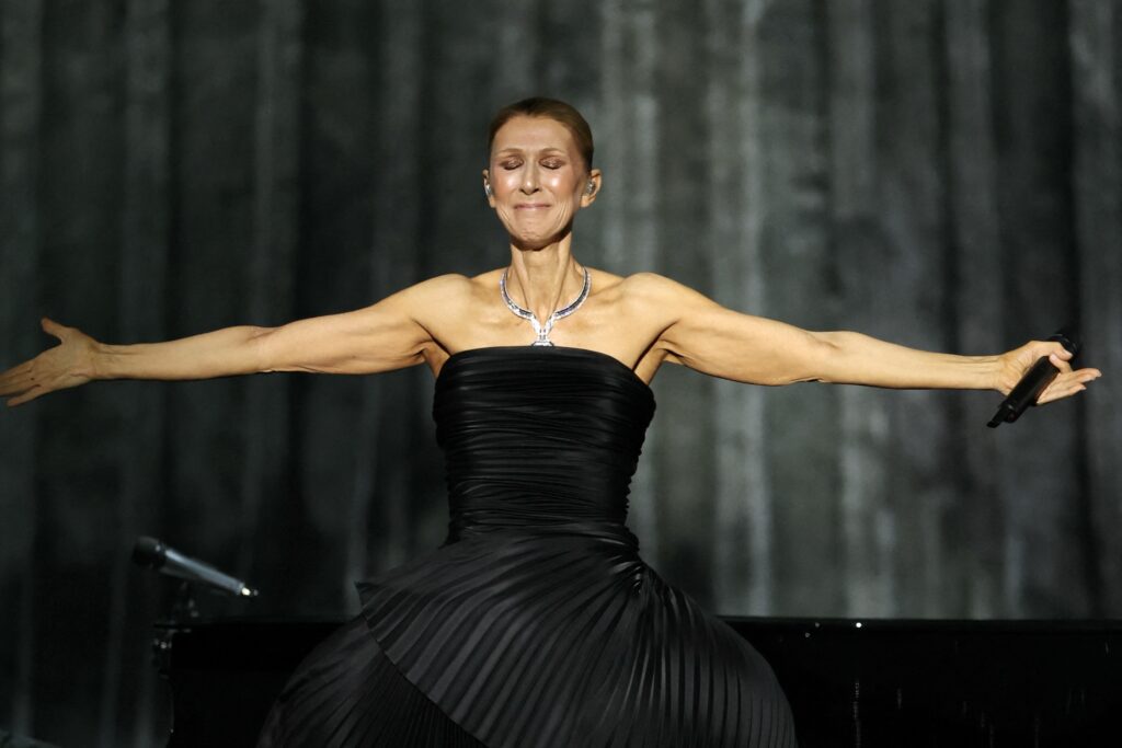 C&eacute;line Dion et le pape L&eacute;on XIV font le bonheur des h&ocirc;tels parisiens, qui affichent complet