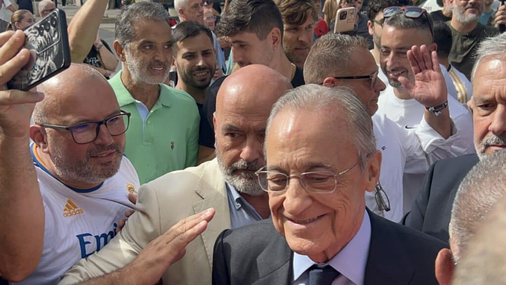Florentino P&eacute;rez se rend &agrave; Ceuta et affiche le soutien du Real Madrid : &laquo; Tout notre soutien, tout notre amour &raquo;