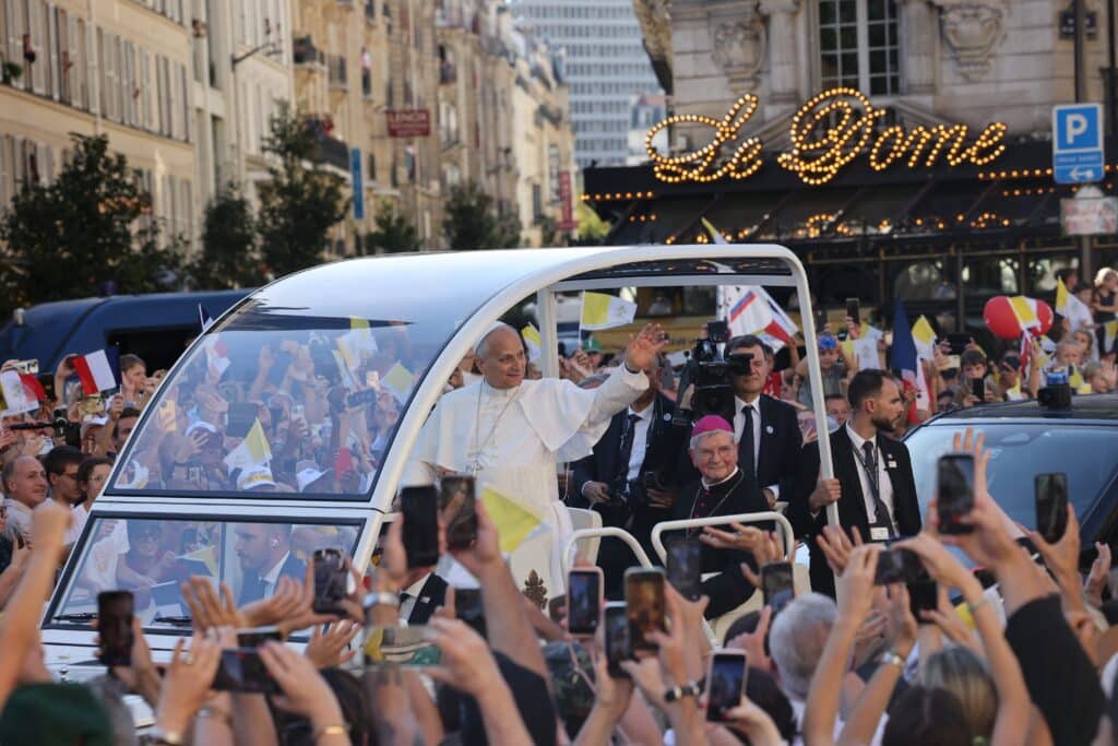 L&eacute;on XIV &agrave; Paris : la d&eacute;ferlante d'euphorie qui a fait chavirer la capitale