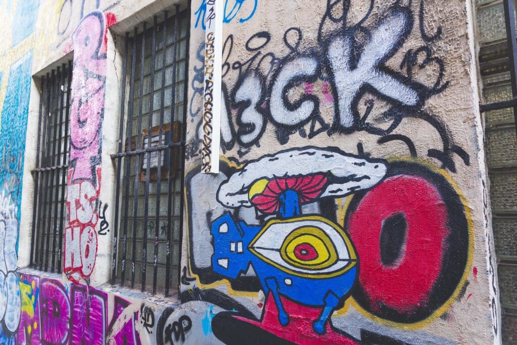Mousse, tags, peinture &eacute;caill&eacute;e : comment Bruxelles taxe les immeubles jug&eacute;s &laquo; n&eacute;glig&eacute;s &raquo;