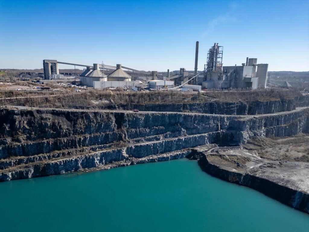 1,2 million de tonnes de CO₂ par an : le pari de CCB pour d&eacute;carboner son ciment