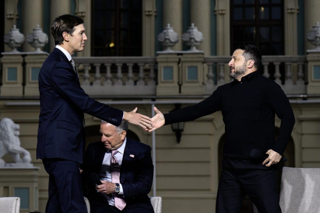 Ukraine: Zelensky ouvre la porte &agrave; des compromis, Moscou se dit proche de la victoire