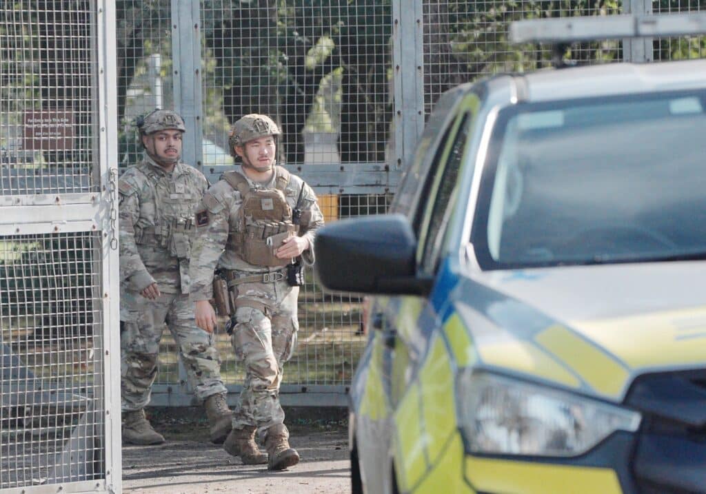 Base a&eacute;rienne de Fairford : l&rsquo;enqu&ecirc;te se poursuit apr&egrave;s la lib&eacute;ration sous conditions des cinq suspects