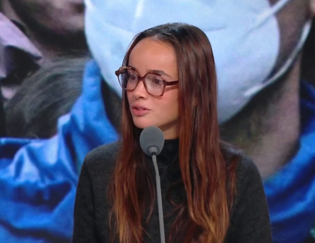 Louise Montangon, l'&eacute;tudiante en Master de philosophie que Cyril Hanouna engage tout de suite
