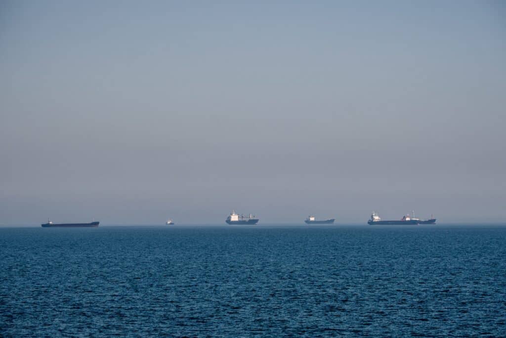 Mer Noire : deux p&eacute;troliers en feu dans les eaux de l&rsquo;Otan, la Russie soup&ccedil;onn&eacute;e
