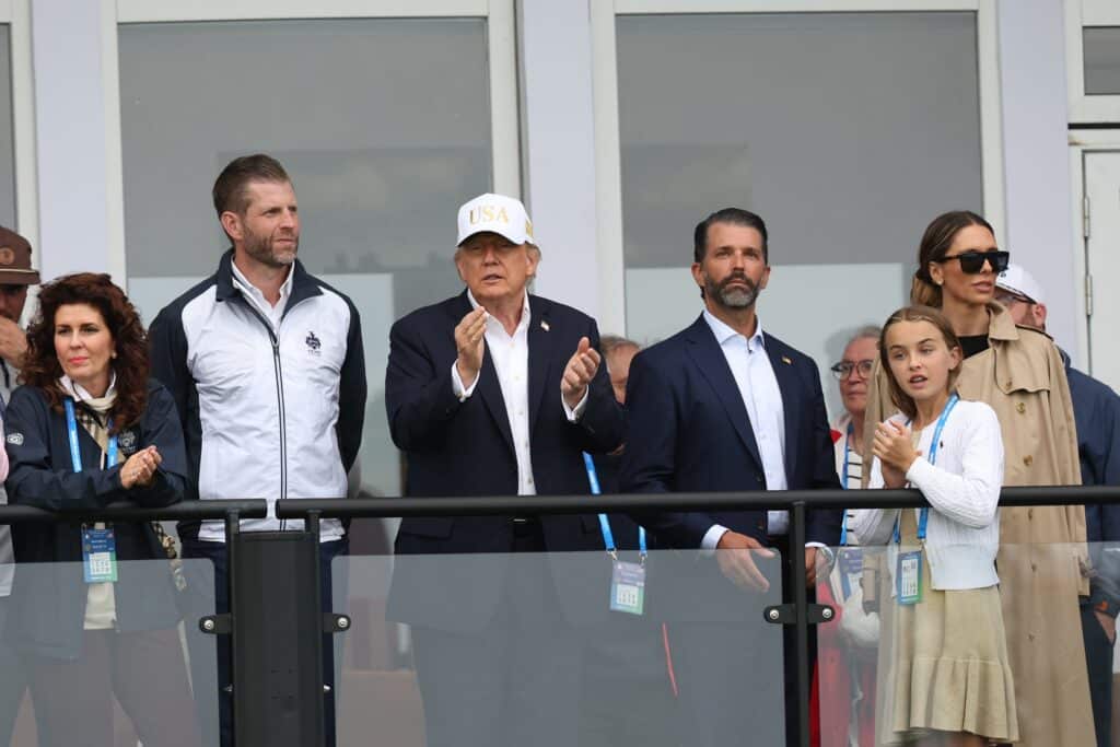 Dix-huit rencontres avec des dirigeants &eacute;trangers : comment les fils Trump m&ecirc;lent affaires et influence politique