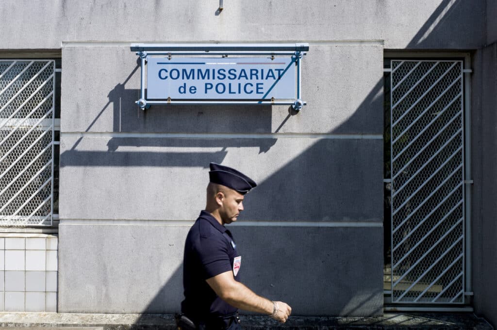 Fusillade &agrave; Trappes : un mort et quatre bless&eacute;s, le parquet antiterroriste en observation