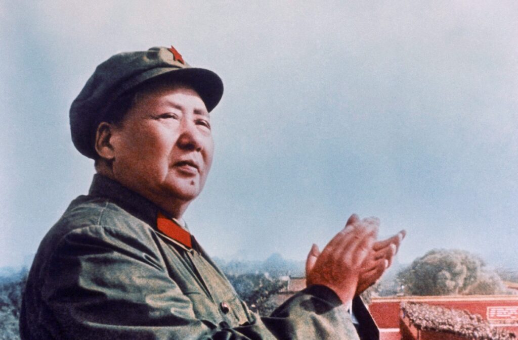 Sur LCI, une journaliste chinoise s'obstine &agrave; d&eacute;fendre Mao : beaucoup de propagande, aucune r&eacute;ponse sur les morts