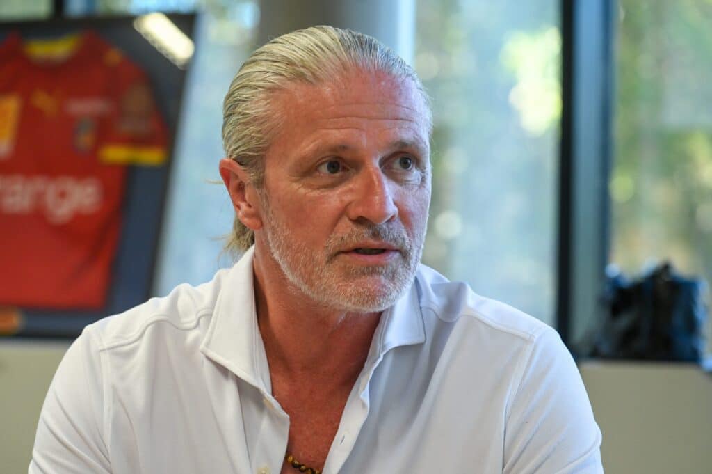 &laquo; Cassez-vous ! &raquo; : Emmanuel Petit explose de col&egrave;re apr&egrave;s les &eacute;meutes et &eacute;trille la classe politique