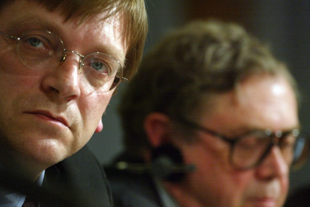 Guy Verhofstadt vis&eacute; par une enqu&ecirc;te du Parquet europ&eacute;en, selon Knack