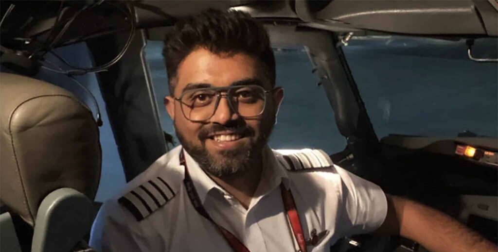 Poignard&eacute; et couvert de sang, le pilote Smit Machchhar trouve encore la force d&rsquo;ouvrir le cockpit : le geste qui a sauv&eacute; 174 vies