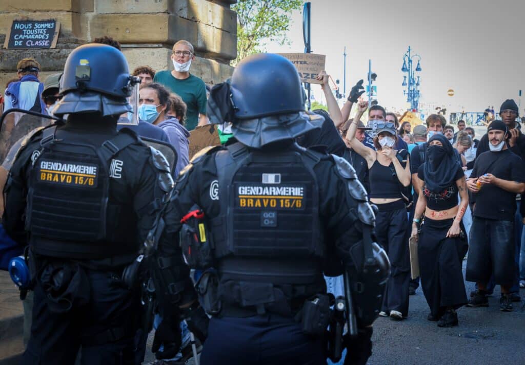 Apr&egrave;s l&rsquo;amputation d&rsquo;un lyc&eacute;en de 15 ans, Laurent Nu&ntilde;ez suspend l&rsquo;usage des grenades assourdissantes dans les manifestations