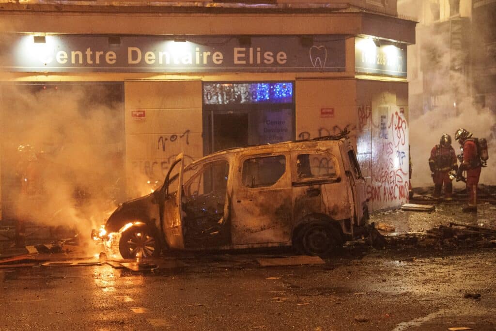 &laquo; Taxe &eacute;meutes &raquo; : quand les assur&eacute;s paient la facture des violences