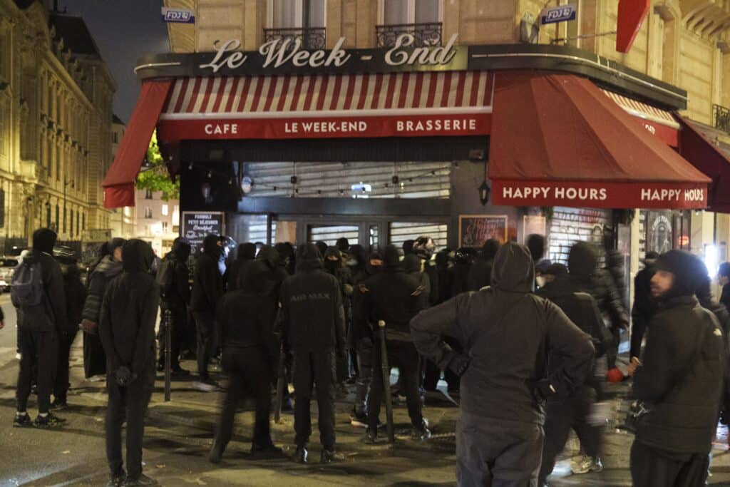 Pr&eacute;-insurrection en France, &eacute;meutes et gu&eacute;rilla urbaine : c&rsquo;&eacute;tait &eacute;crit (&eacute;dito)