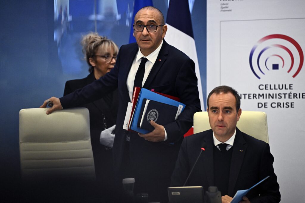 Couvre-feux, justice, renforts : Lecornu serre la vis apr&egrave;s le 17 octobre