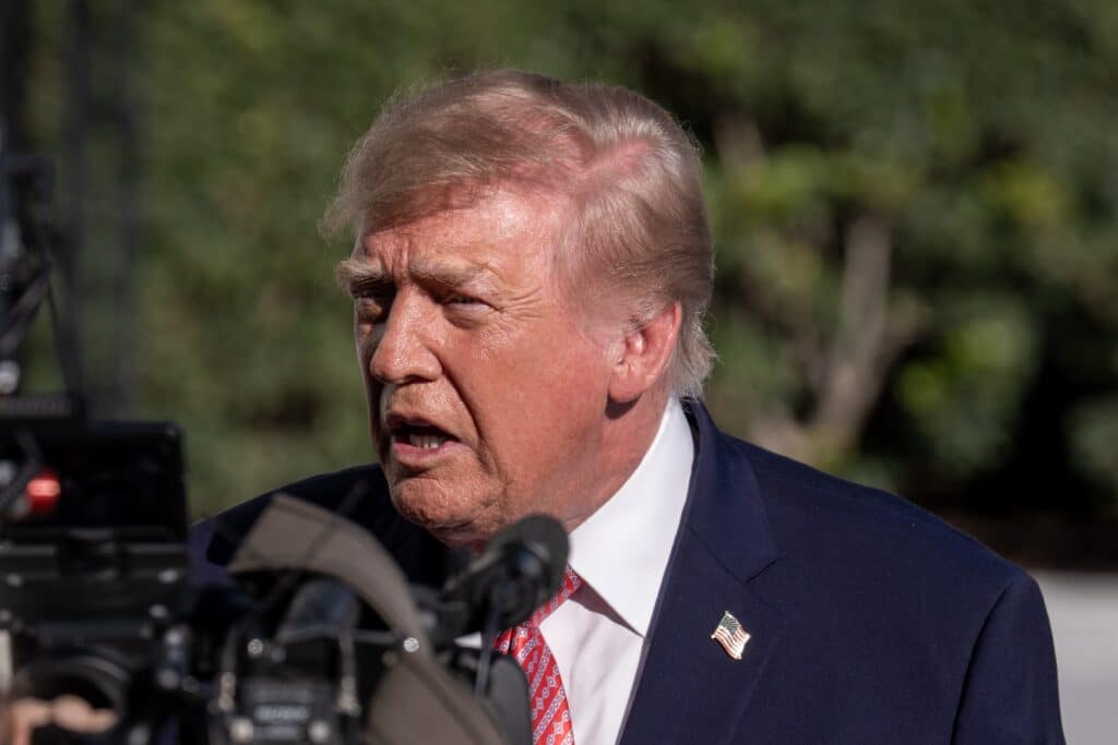 &laquo; La gauche mondialiste a tra&icirc;treusement import&eacute; des millions de migrants du tiers-monde &raquo; : Trump fustige la gauche fran&ccedil;aise