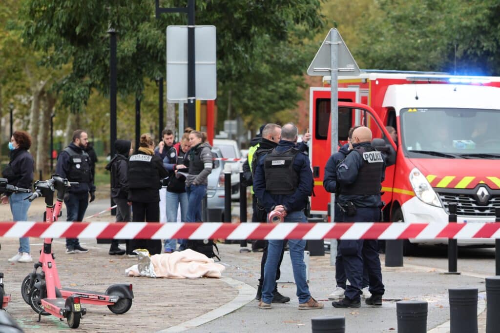 Fusillade meurtri&egrave;re &agrave; Trappes : un suspect arm&eacute; d'une mitraillette de 1940, la piste d'une attaque terroriste raciste