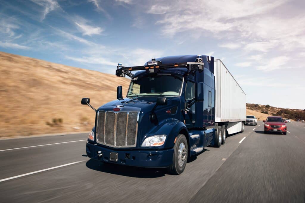 Sans chauffeur ni pause obligatoire : les camions autonomes commencent &agrave; r&eacute;volutionner le transport routier