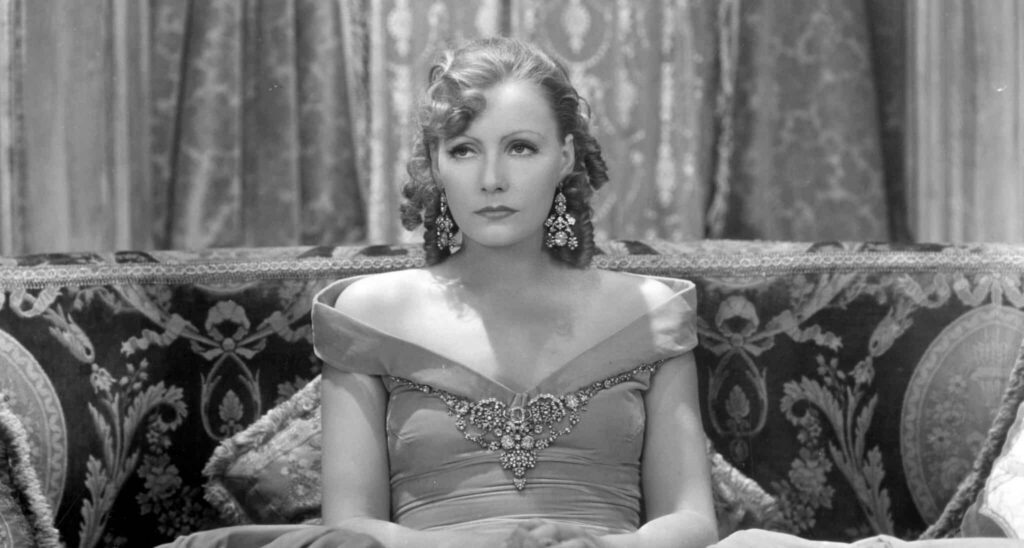 Morte depuis 36 ans, Greta Garbo &laquo; ressuscite &raquo; gr&acirc;ce &agrave; l&rsquo;IA pour une publicit&eacute;