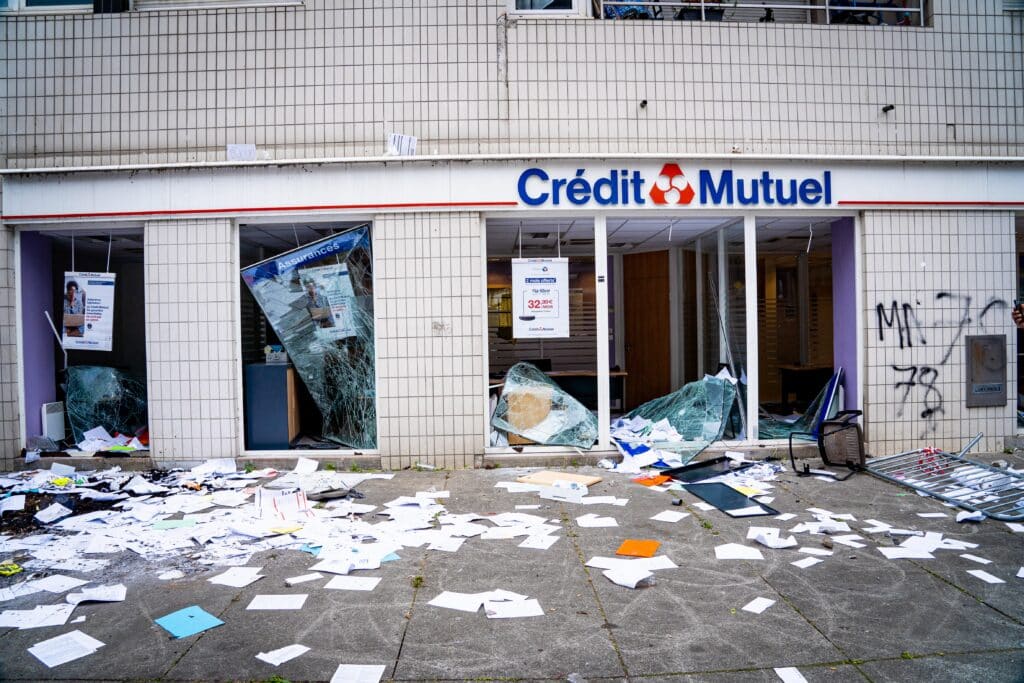 France, plus de 200 agences bancaires touch&eacute;es par les violences du 17 octobre