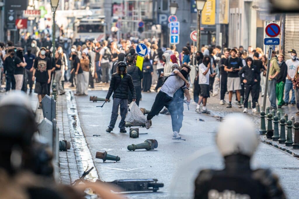 &Eacute;meutes &agrave; Li&egrave;ge : 107 arrestations, appel &agrave; un attentat devant une &eacute;cole par un jeune de 13 ans