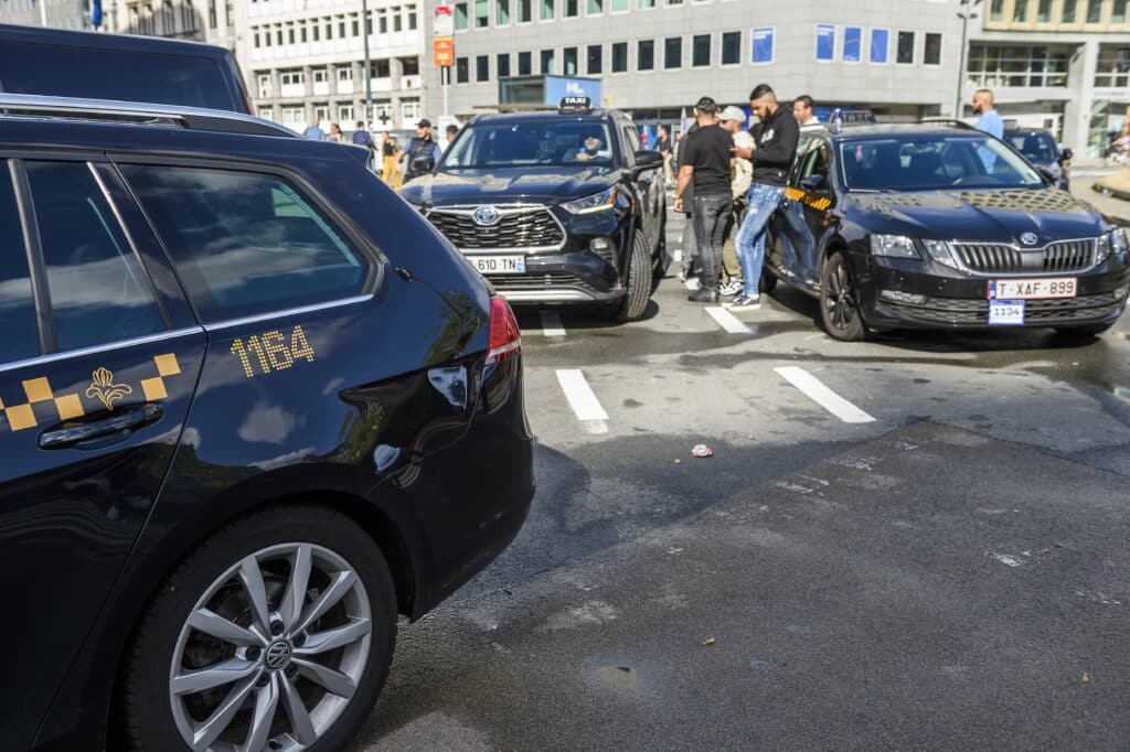 Taxis &eacute;lectriques, Bruxelles pr&eacute;voit des d&eacute;rogations et davantage de bornes