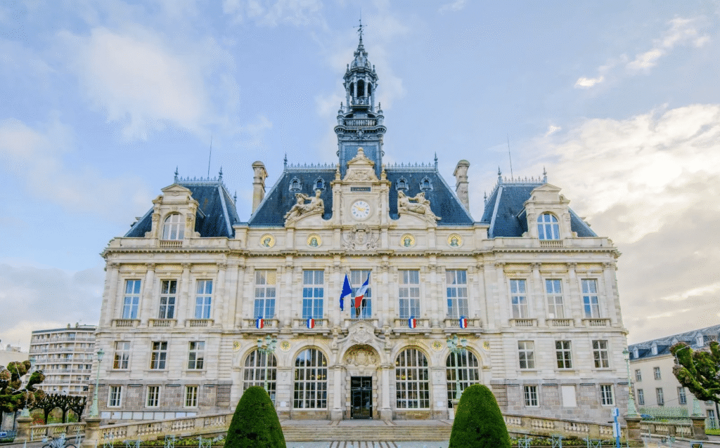 L'h&ocirc;tel de ville de Limoges n'est peut-&ecirc;tre pas perdu : la le&ccedil;on d'espoir venue du Paris de 1871