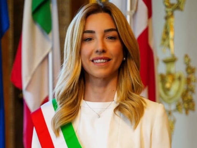 Qui est Silvia Salis, la nouvelle star de la gauche italienne qui pourrait d&eacute;fier Giorgia Meloni ?